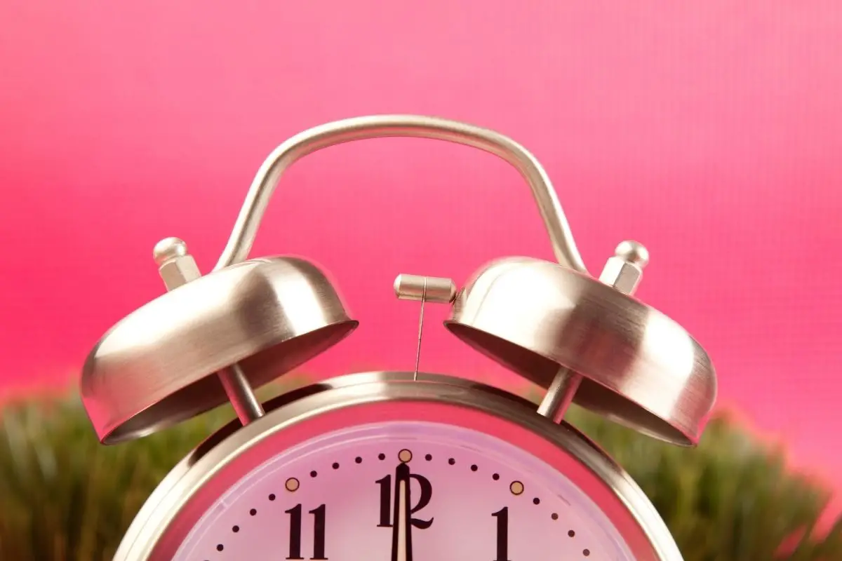 10-reasons-to-stop-using-an-alarm-clock-wake-up-naturally-solutions