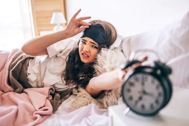 10 Reasons To Stop Using An Alarm Clock & Wake Up Naturally